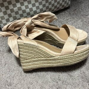 Tie up wedges